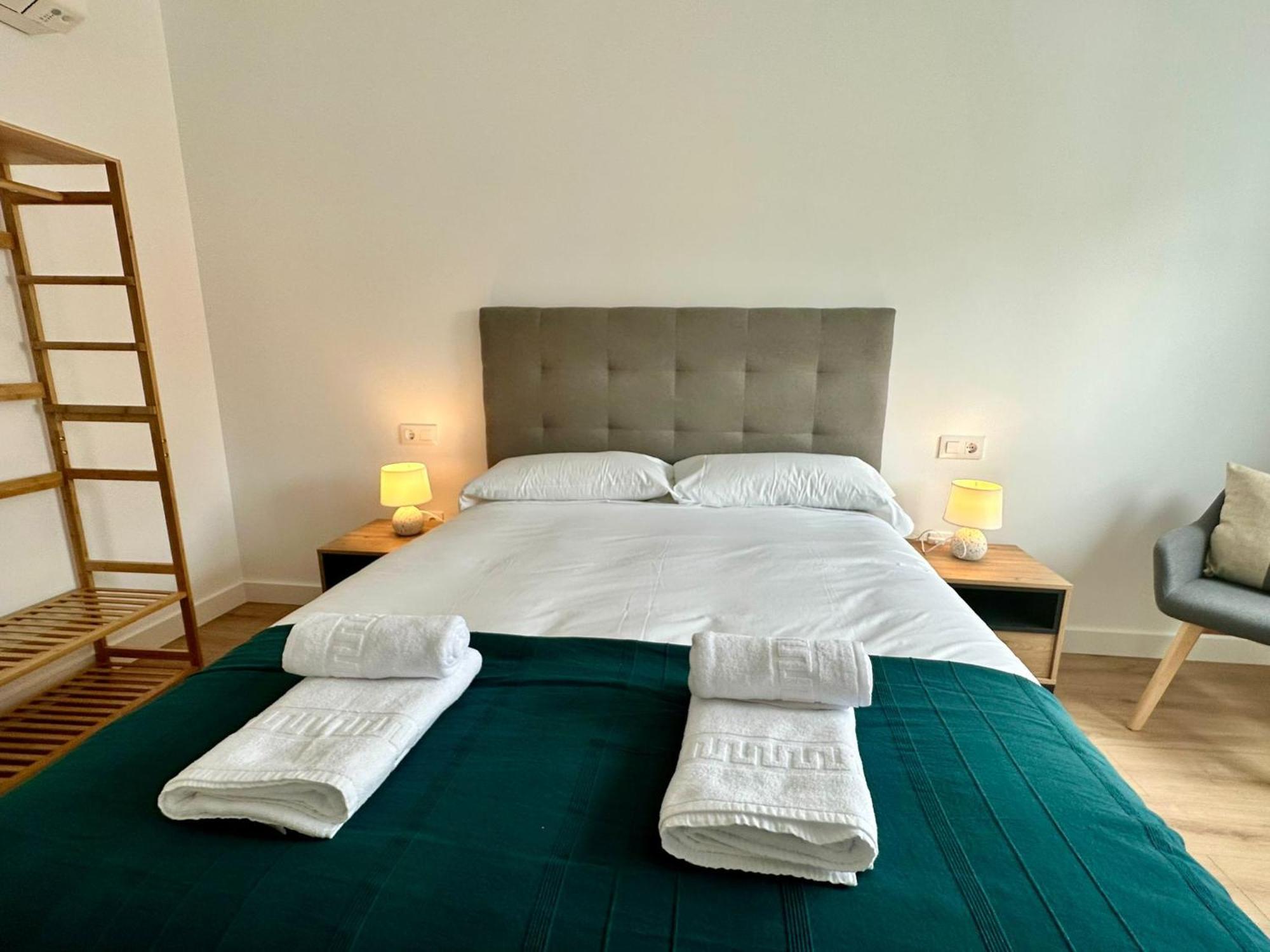 Apartamentos La Muralla Grupo Ac Gestion Кадис Екстериор снимка